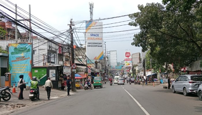 Pemerhati Kota Bandung Pepeng Pratama mendorong Pemerintah Kota Bandung melakukan penertiban terhadap pengusaha reklame dan billboard.