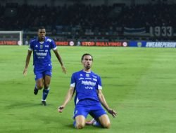 Hajar PSM 1-0, Persib Bandung Puncaki Klasemen Sementara Super League 