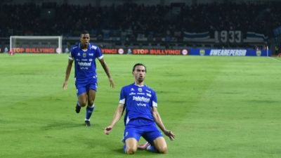 Hajar PSM 1-0, Persib Bandung Puncaki Klasemen Sementara Super League 