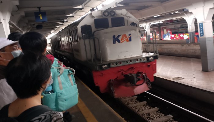 PT KAI Commuter memproyeksikan peningkatan jumlah pengguna jasa selama masa angkutan Nataru 2025–2026 di Wilayah 2 Bandung. 