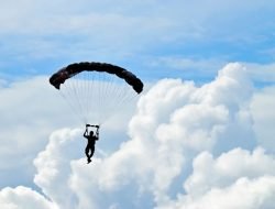 Kecelakaan Terjun Payung di Pangandaran, Dua Atlet Tewas Usai Kehilangan Kendali