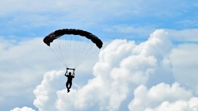 Kecelakaan Terjun Payung di Pangandaran, Dua Atlet Tewas Usai Kehilangan Kendali