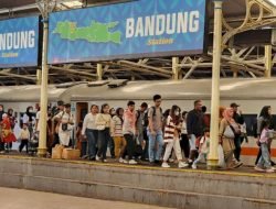 Hari Kelima Angkutan Nataru, Penumpang Commuter Line Bandung Terus Meningkat
