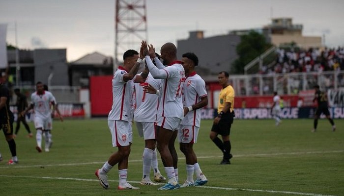 Tim Persib Bandung memastikan melewati Pekan 15, dengan tetap berada di puncak klasemen sementara Super League 2025-2026.