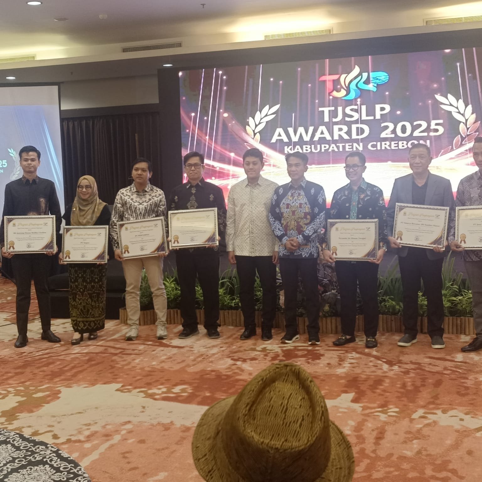 Pegadaian Jabar Raih TJSLP Award 2025, Bupati Cirebon Apresiasi Kontribusi Nyata Pembangunan Daerah