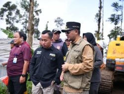 Wagub Jabar Pastikan Pencarian Korban Longsor di Cisarua Dilakukan Secara Maksimal