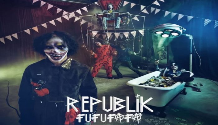 Grup band Slank tidak pernah benar-benar menjadi "tua" jika ukurannya adalah keberanian mereka konsisten menjaga sikap kritis dan nyali.