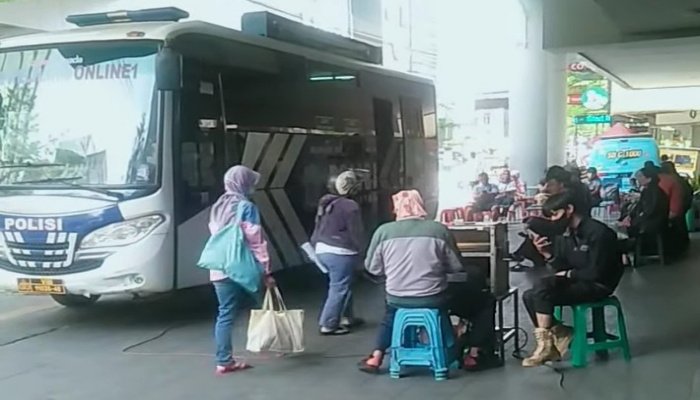 SIM yang masa aktifnya akan segera berakhir sebaiknya dipersiapkan sejak dini agar proses perpanjangan dapat berjalan lancar.