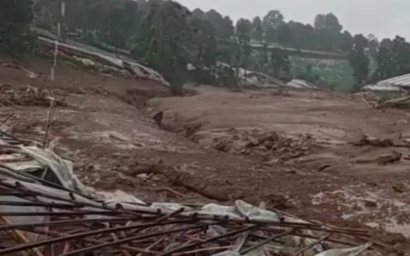 Longsor di Cisarua Bandung Barat, 82 Warga Hilang dan 8 Ditemukan Meninggal Dunia