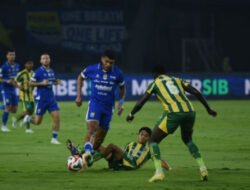 Tumbangkan PSBS 1-0, Persib Bandung Kokoh Puncaki Klasemen Super League 2025-2026