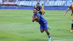 Persib Bandung mengakhiri Putaran I Super League 2025-2026, sebagai juara paruh musim, setelah pada laga Pekan 17, mengalahkan Persija 1-0.