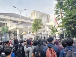 Legalitas dan Masa Depan Demokrasi