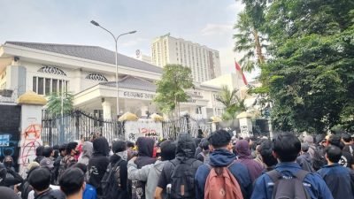 DUAPULUH tujuh tahun setelah Reformasi 1998, Indonesia seharusnya lebih kokoh sebagai negara demokrati s yang melindungi warga dari otoritas.