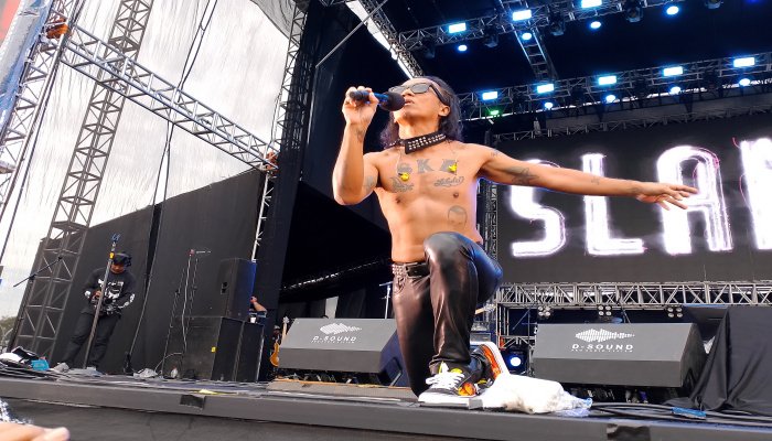 Tritan Point Kota Bandung, menjadi saksi bisu sejarah saat Hellprint Supermusic menggelar United Day 9 edisi ke-15 yang mengguncang.