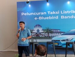 Sambut Ramadan dan Lebaran, Bluebird Luncurkan Taksi Listrik Pertama di Bandung