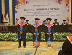 Stikom Bandung Lepas 76 Sarjana, Siap Bersaing di Dunia Digital