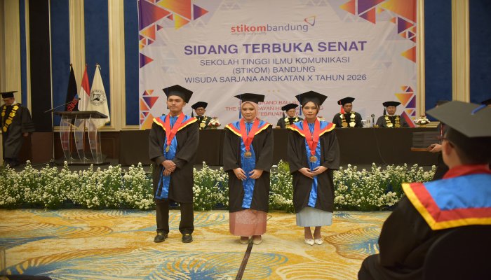 Sekolah Tinggi Ilmu Komunikasi Bandung menggelar Wisuda Gelombang X di Hotel Papandayan Bandung, dengan mengukuhkan 76 mahasiswa.
