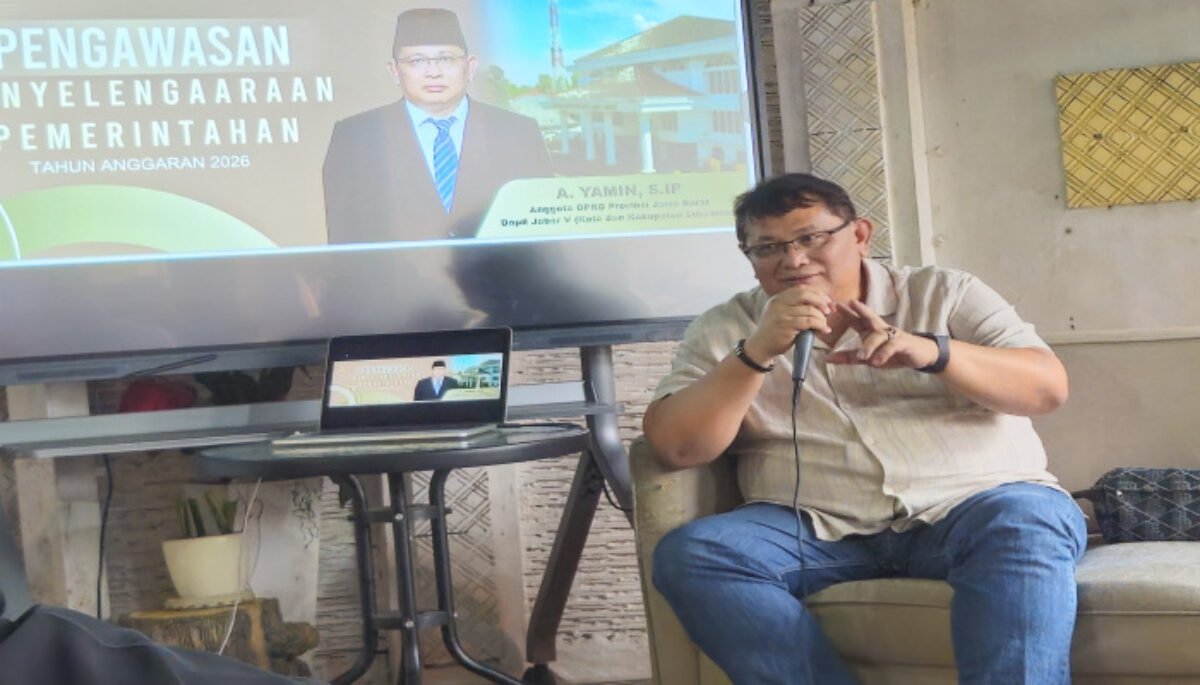 A Yamin, melakukan pengawasan langsung terhadap penyelenggaraan pemerintahan sekaligus menekankan pentingnya mutu pendidikan.