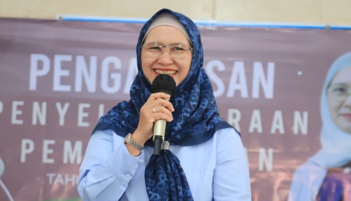 Musim paceklik yang berkepanjangan mendorong keluarga nelayan di pesisir Indramayu untuk mencari jalan keluar baru.