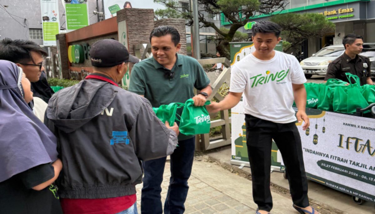 Pegadaian Kanwil X Jabar Tebar Keberkahan Berbagi 1.200 Paket Takjil untuk Masyarakat