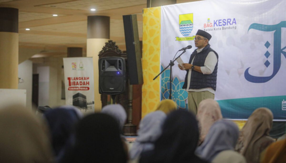 Ratusan warga memadati Masjid Agung Bandung dalam kegiatan Safari Ramadan Pemerintah Kota Bandung, Senin, 23 Februari 2026.