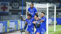 Persib Bandung membuktikan ketangguhannya saat berlaga di Stadion GBLA, setelah membantai Madura United 5-0, Kamis (26/2/2026) malam.
