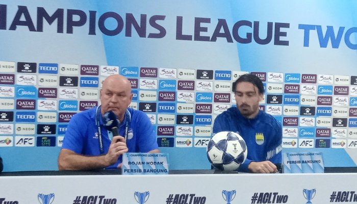 Persib Bandung mengalihkan fokusnya untuk mempertahankan gelar juara di Super League, setelah gagal melaju ke Perempet Final ACL 2.