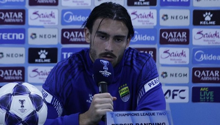 Penyerang Persib Bandung Andrew Jung kecewa timnya gagal melaju ke Perempat Ffinal ACL 2 2025-2026, meski berhasil mengalahkan Ratchaburi FC.