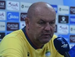 Kejar Defisit 3 Gol dari Ratchaburi, Pelatih Persib Bandung Sebut Semuanya Mungkin dalam Sepak Bola