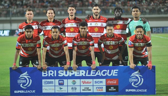 Persib Bandung mendapat ujian dalam mempertahankan posisinya di puncak klasemen Super League 2025-2026, dengan menghadapi Madura United.
