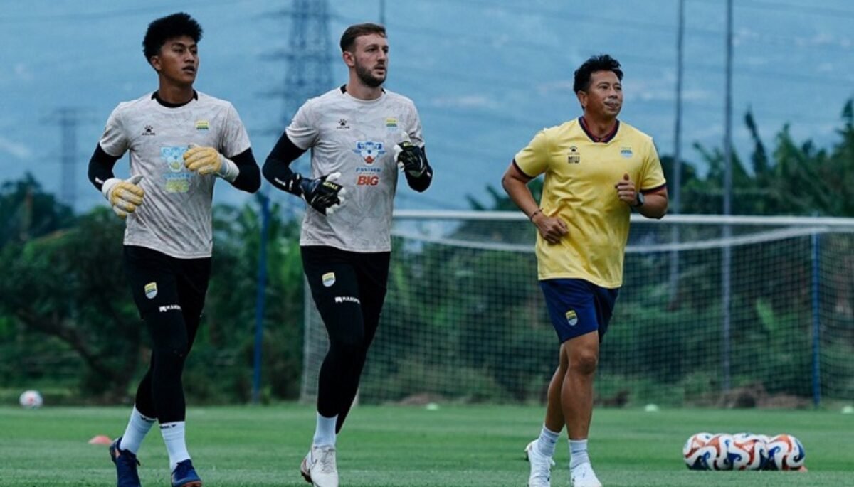 Persib Bandung Kedatangan Sergio Castel, Adam Przybek Tersingkir Digantikan Made Wirawan