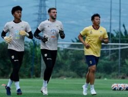 Persib Bandung Kedatangan Sergio Castel, Adam Przybek Tersingkir Digantikan Made Wirawan