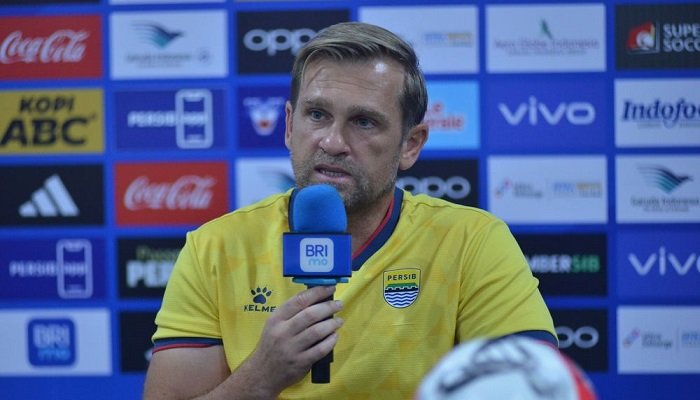 Persib Bandung mendapat ujian dalam mempertahankan posisinya di puncak klasemen Super League 2025-2026, dengan menghadapi Madura United.