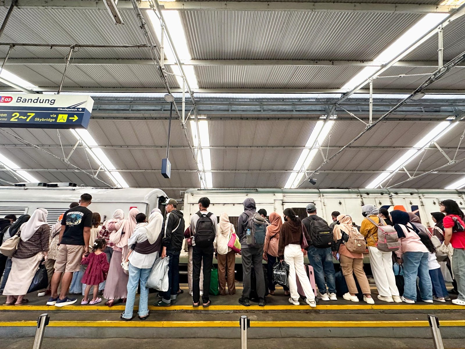 Pengguna Commuter Line Bandung Lampaui Angka 1 Juta saat Angkutan Lebaran