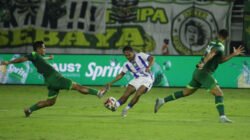 Persib Bandung gagal memperpanjang rekor kemenangannya setelah pada Pekan 24 Super League 2025-2026, bermain imbang 2-2 dengan Persebaya.