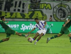 Ditahan Imbang Persebaya 2-2, Persib Bandung Masih Kokoh di Puncak Klasemen