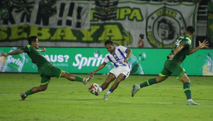 Persib Bandung gagal memperpanjang rekor kemenangannya setelah pada Pekan 24 Super League 2025-2026, bermain imbang 2-2 dengan Persebaya.