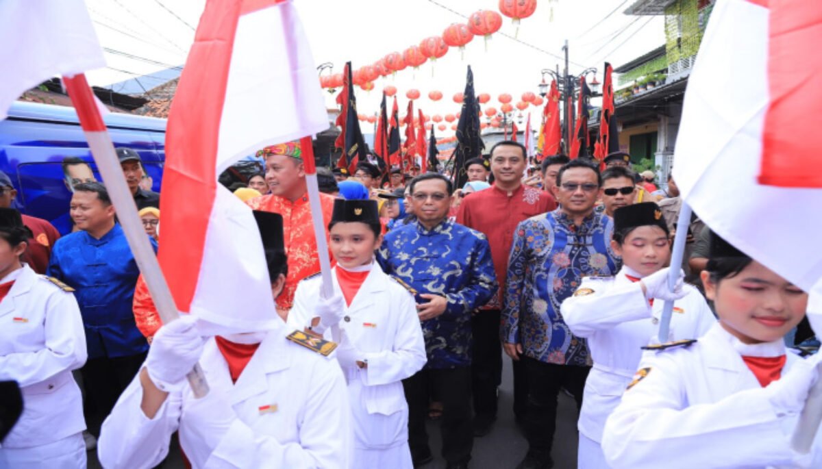 Suasana Ramadan di Kota Bekasi, terasa lebih semarak dengan kehadiran Kirab Budaya Cap Go Meh menyuguhkan hiburan budaya jelang buka puasa.
