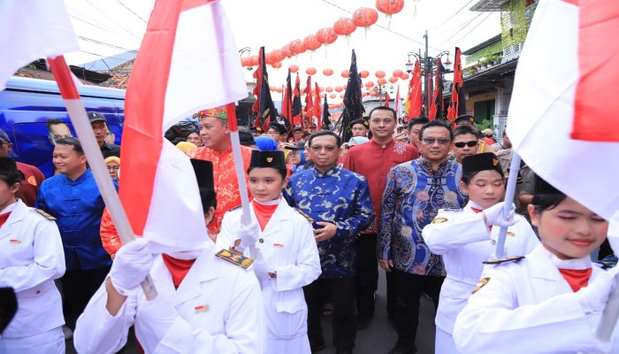 Suasana Ramadan di Kota Bekasi, terasa lebih semarak dengan kehadiran Kirab Budaya Cap Go Meh menyuguhkan hiburan budaya jelang buka puasa.