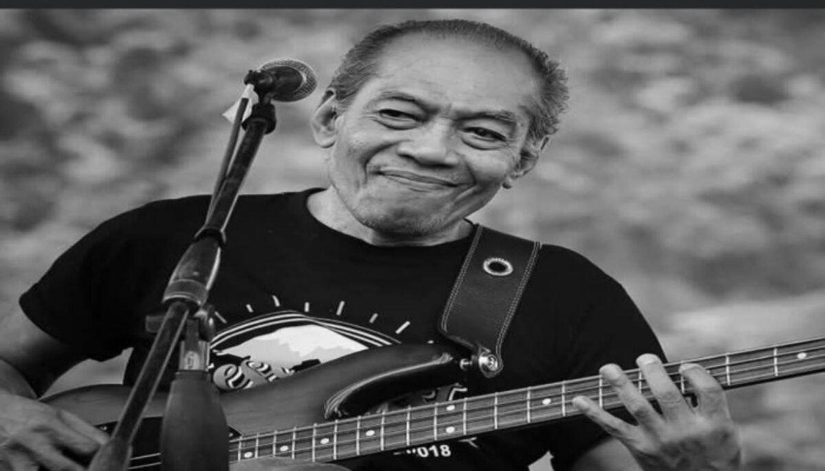 Musisi legendaris sekaligus bassist band rock papan atas Indonesia, Donny Fattah, meninggal dunia pada Sabtu (7/3/2026) di Jakarta.