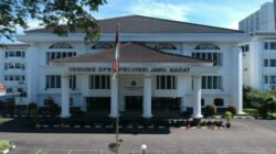 Muhamad Romli, menegaskan agar Pemerintah Provinsi Jawa Barat tidak gegabah merealisasikan rencana pinjaman daerah senilai Rp2 triliun.