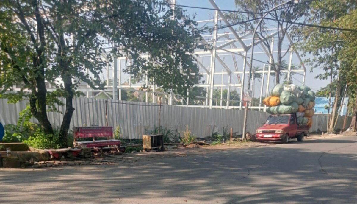 Maraknya pembangunan bangunan yang diduga tidak mengantongi izin di Kota Bandung menuai sorotan dari berbagai pihak. 