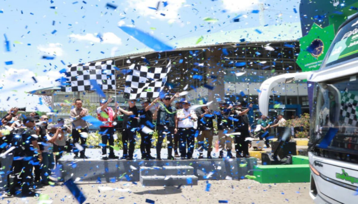 Menko Infrastruktur AHY melepas program GoMudik 2026 besutan GoTo Group di Pulo Gebang, Jakarta (13/3/2026).