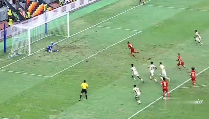 Persib Bandung gagal memperlebar jarak di puncak klasemen Super League 2025-2026, setelah hanya bermain imbang 1-1 dengan Borneo FC.