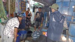 Warga Desa Kongsijaya, Kecamatan Widasari, Kabupaten Indramayu harus menghadapi kenyataan pahit tanpa pasokan air bersih selama tiga hari.