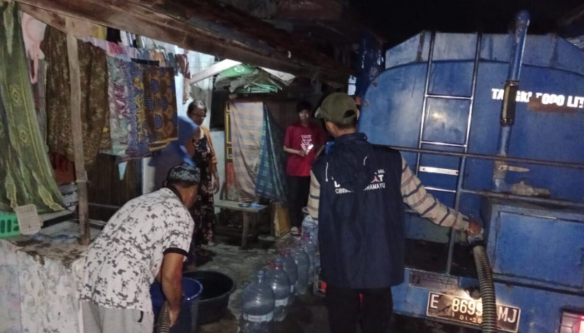 Warga Desa Kongsijaya, Kecamatan Widasari, Kabupaten Indramayu harus menghadapi kenyataan pahit tanpa pasokan air bersih selama tiga hari.