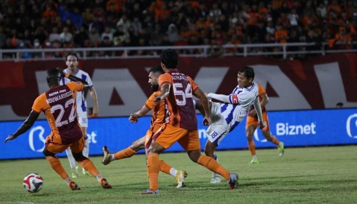 Raih 1 Poin di Kandang Borneo FC, Persib Bandung Tetap Puncaki Klasemen Super League