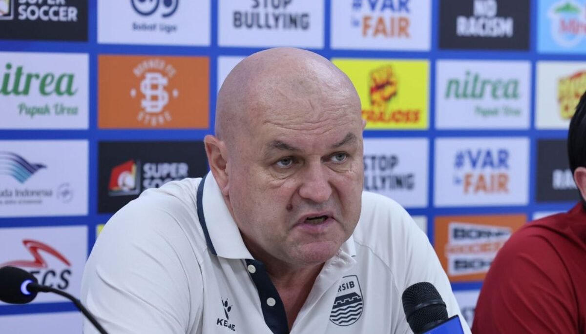 Hodak Sebut Hasil Imbang di Kandang Borneo Bukan Hasil Buruk bagi Persib Bandung