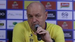 Pelatih Persib Bandung Bojan Hodak menegaskan duel kontra Persebaya pada Pekan 24 Super Laegue 2025-2026, bakal berjalan ketat dan emosional.