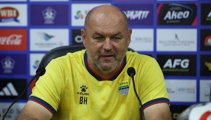 Pelatih Persib Bandung Bojan Hodak menegaskan timnya siap menghadapi Persik Kediri pada Pekan 25 Super League 2025-2026, Senin (9/3/2026).
